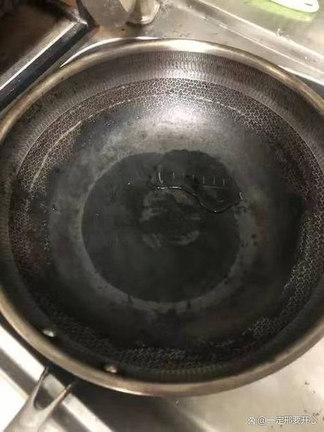不锈钢锅烧糊了上面黑的怎么去掉，如何有效清洗不锈钢锅烧糊后的黑色污渍