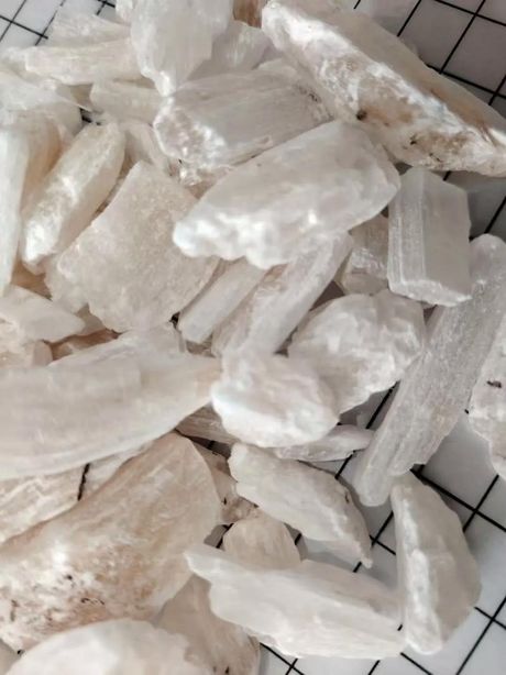 生石膏，生石膏——源出中国独具医疗保健价值的优质矿物